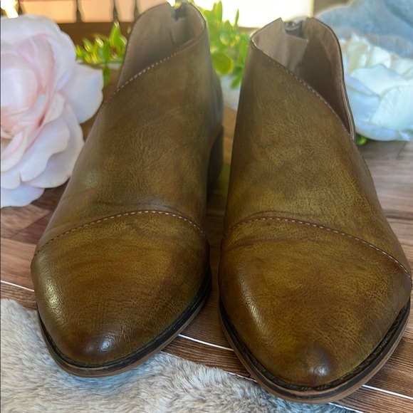 Pierre Dumas Brown Leather Slip-On Loafers - Picture 2 of 8
